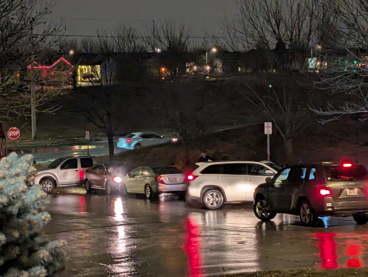 garydougherty_'s tweet photo. @omaha_scanner ice ice ice ended up about an 8 car pileup as each car tried to go up slightly hill, they couldn't go any further &amp; joined the pileup
#omaha #ice https://t.co/6YQQSoKLdL