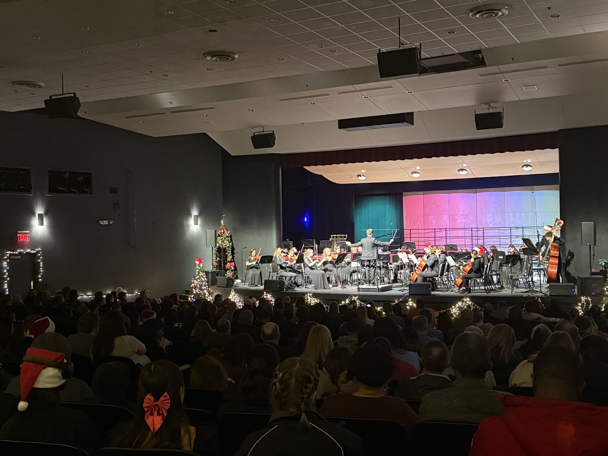 smleverentz's tweet photo. It’s a very full house for the second performance of an annual ACHS highlight: the Holiday Concert! https://t.co/TMcHQapNvM