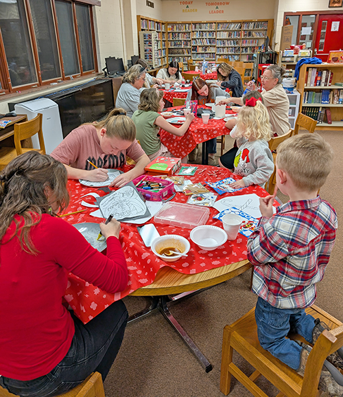 RedBirdMission's tweet photo. Christmas can be a busy time for families, but it’s also a good time to bring families together around a common purpose. Read more on this week's Friday Finish blog post https://t.co/VvkYxX10Ll
#newblogpost https://t.co/NhMgbCmzHi