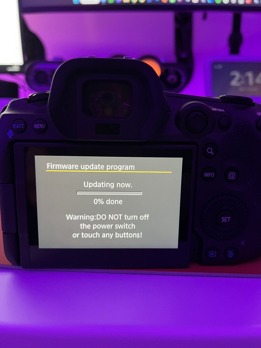 Pedrogameiro's tweet photo. Updating my camera #canon https://t.co/cMQLymk7gZ