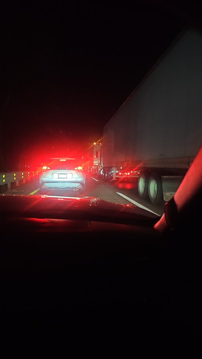 angietapsal's tweet photo. Alto total en la Autopista Mex - Qro. Antes del Arco Norte. @CAPUFE #nosalgasdetucasa #AutMéxicoQuerétaro https://t.co/5ZjxqSqowE
