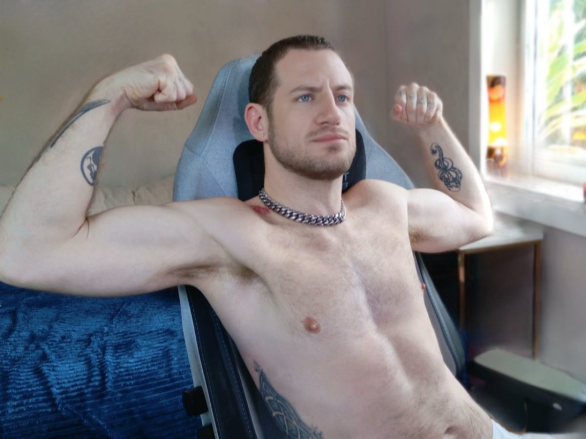 It’s Flex Friday!! Show me your muscles 💪‼️