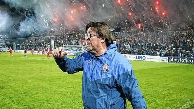 Toda suya Alfredo Jesús, una vez más. Gracias por venir y gracias por volver a su casa, con su gente.

Caudillos, disfruten y ovacionen.