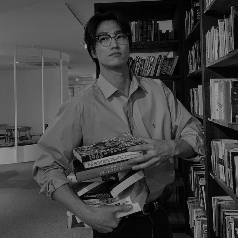 jejakanomali's tweet photo. @TamagoPost ⠀
⠀
𝑮𝒂𝒍𝒊𝒉 𝑷𝒆𝒓𝒎𝒂𝒅𝒊, 1988.
Senin-Jum'at berkutan dengan teori teori fisika di universitas, sesekali di goda para Mahasiswi. 

Calon kawan pekerjaannya apa? 
⠀
⠀ https://t.co/cmYdw2j1IV