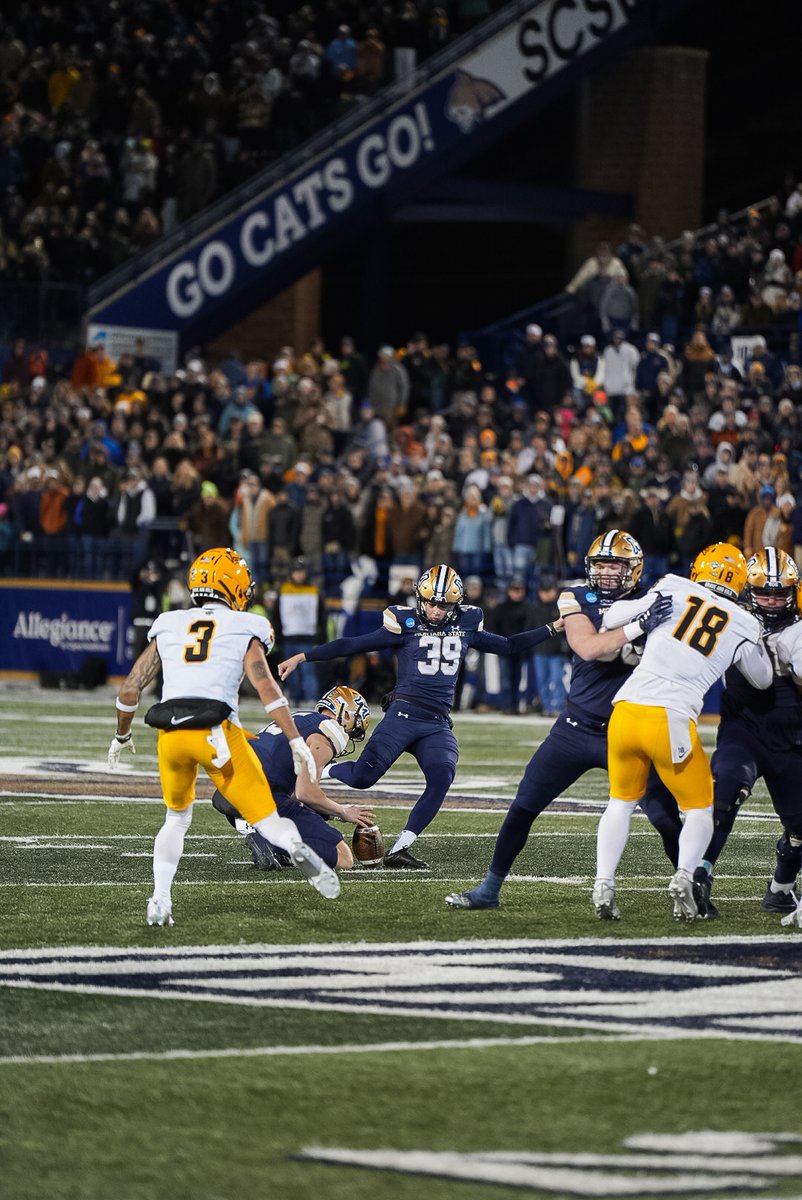 MSUBobcats_FB's tweet photo. .@myles_s1 connects from 46 yards out to give us the lead 🎯

#BobcatBuilt | #CATS https://t.co/x5HV6G3uyW