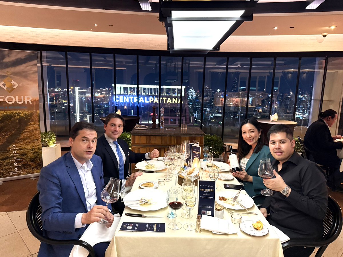 Gfourtaste's tweet photo. 𝐺𝐹𝑜𝑢𝑟 𝑒𝑥𝑝𝑟𝑒𝑠𝑠𝑒𝑠 𝑔𝑟𝑎𝑡𝑖𝑡𝑢𝑑𝑒 𝑡𝑜 𝑑𝑖𝑠𝑡𝑖𝑛𝑔𝑢𝑖𝑠ℎ𝑒𝑑 𝑔𝑢𝑒𝑠𝑡𝑠 𝑤ℎ𝑜𝑠𝑒 𝑝𝑟𝑒𝑠𝑒𝑛𝑐𝑒 𝑒𝑙𝑒𝑣𝑎𝑡𝑒𝑑 𝑡ℎ𝑒 𝐸𝑥𝑐𝑙𝑢𝑠𝑖𝑣𝑒 𝑊ℎ𝑖𝑡𝑒 𝐴𝑙𝑏𝑎 𝑇𝑟𝑢𝑓𝑓𝑙𝑒 𝐷𝑖𝑛𝑛𝑒𝑟 𝑎𝑡 𝑈𝑁𝑂 𝑀𝐴𝑆 𝑆𝑝𝑎𝑛𝑖𝑠ℎ 𝑅𝑒𝑠𝑡𝑎𝑢𝑟𝑎𝑛𝑡 &amp; 𝐵𝑎𝑟 https://t.co/9J39wnlqRw