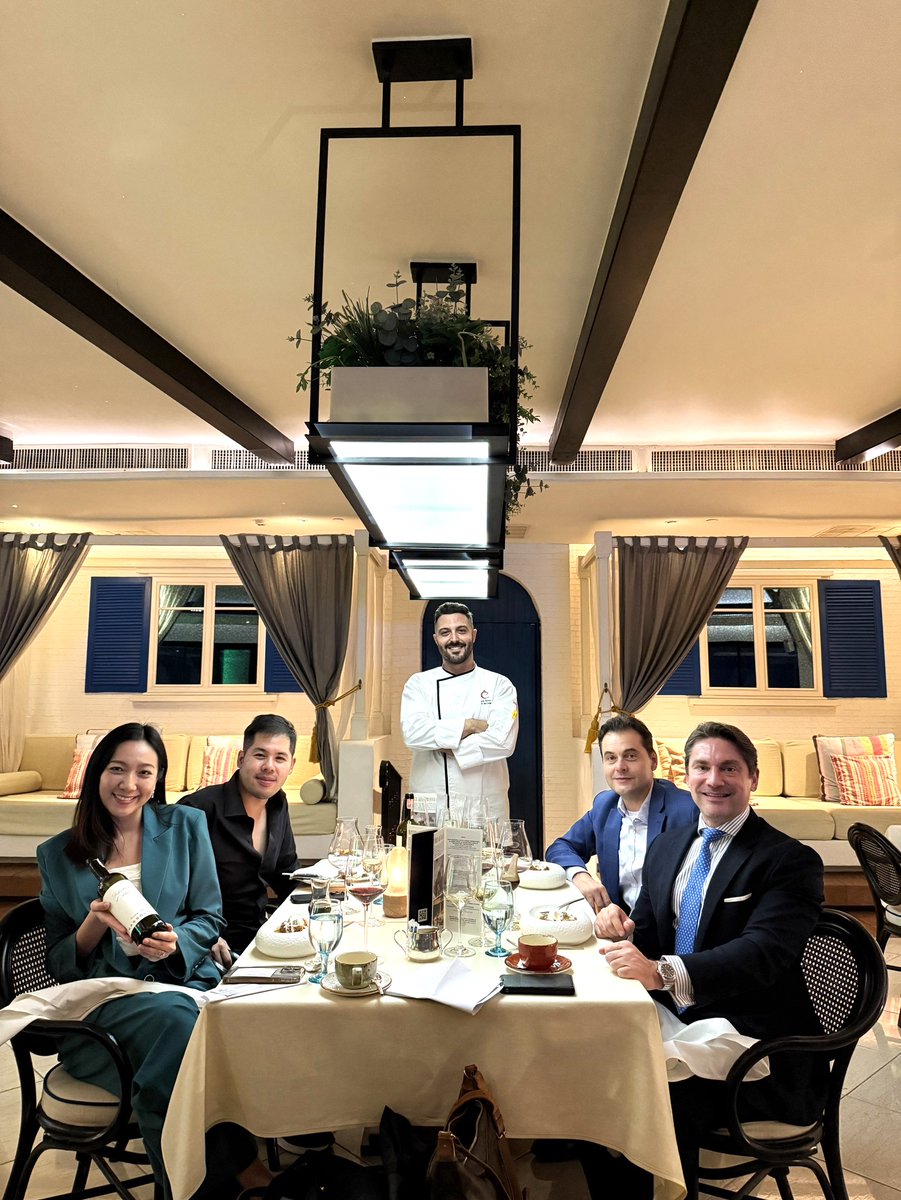 Gfourtaste's tweet photo. 𝐺𝐹𝑜𝑢𝑟 𝑒𝑥𝑝𝑟𝑒𝑠𝑠𝑒𝑠 𝑔𝑟𝑎𝑡𝑖𝑡𝑢𝑑𝑒 𝑡𝑜 𝑑𝑖𝑠𝑡𝑖𝑛𝑔𝑢𝑖𝑠ℎ𝑒𝑑 𝑔𝑢𝑒𝑠𝑡𝑠 𝑤ℎ𝑜𝑠𝑒 𝑝𝑟𝑒𝑠𝑒𝑛𝑐𝑒 𝑒𝑙𝑒𝑣𝑎𝑡𝑒𝑑 𝑡ℎ𝑒 𝐸𝑥𝑐𝑙𝑢𝑠𝑖𝑣𝑒 𝑊ℎ𝑖𝑡𝑒 𝐴𝑙𝑏𝑎 𝑇𝑟𝑢𝑓𝑓𝑙𝑒 𝐷𝑖𝑛𝑛𝑒𝑟 𝑎𝑡 𝑈𝑁𝑂 𝑀𝐴𝑆 𝑆𝑝𝑎𝑛𝑖𝑠ℎ 𝑅𝑒𝑠𝑡𝑎𝑢𝑟𝑎𝑛𝑡 &amp; 𝐵𝑎𝑟 https://t.co/9J39wnlqRw