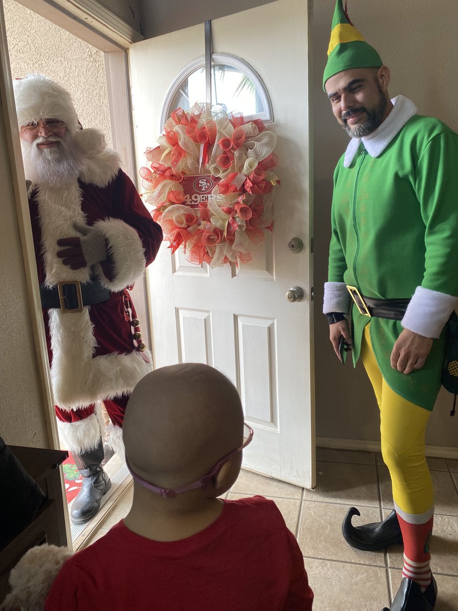 GiGisElPaso's tweet photo. Sometimes Santa and Jolly have to make an extra special visit! Thank you, Santa! @christopherferris https://t.co/clnamJHaMh