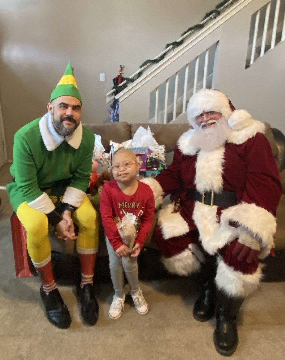 GiGisElPaso's tweet photo. Sometimes Santa and Jolly have to make an extra special visit! Thank you, Santa! @christopherferris https://t.co/clnamJHaMh