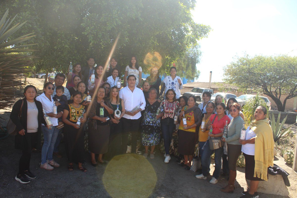 Eduardo Ayala (@eduayrod) on Twitter photo En compañía de <a href="/marianabenitezt/">Mariana Benítez</a> , visitamos a Mujeres Productoras de Mezcal en la Comunidad de Santiago Matatlán, Oaxaca. Acordamos una agenda de trabajo puntual, que estaremos atendiendo a la brevedad. Muchas gracias a la Diputada por su invitación y a las Productoras por su En compañía de <a href="/marianabenitezt/">Mariana Benítez</a> , visitamos a Mujeres Productoras de Mezcal en la Comunidad de Santiago Matatlán, Oaxaca. Acordamos una agenda de trabajo puntual, que estaremos atendiendo a la brevedad. Muchas gracias a la Diputada por su invitación y a las Productoras por su