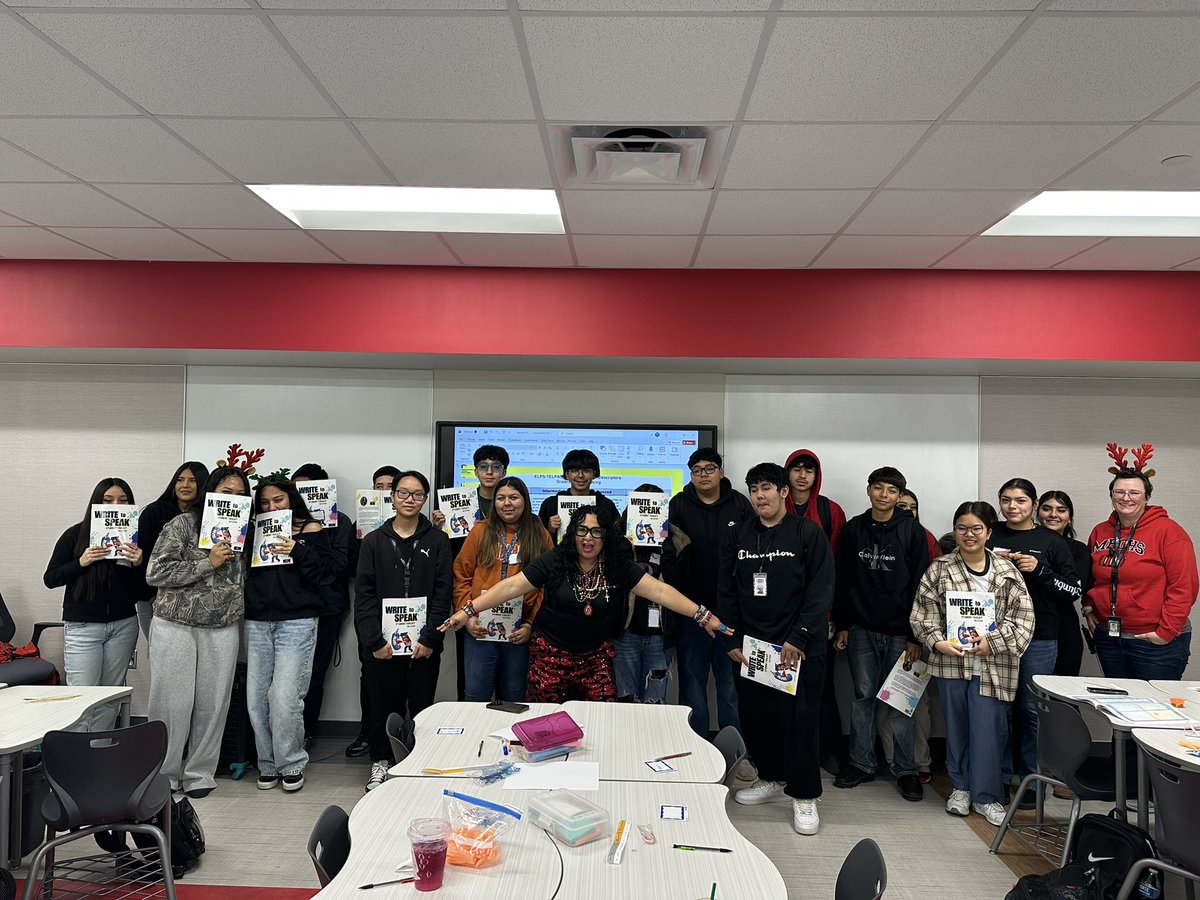 MISDMultilingue's tweet image. Fantastic day in @ManorISD with @DrETontheBorder supporting our secondary Emergent Bilingual Scholars! They engaged in activities that tapped into their linguistic and literacy skills to advance in TELPAS &amp;amp; excel in their academic journey!