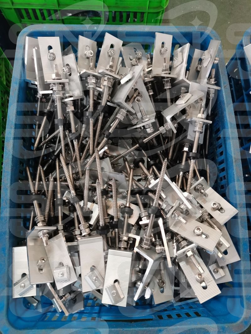 SunNovaNewEner1's tweet image. The goods were loaded into the container smoothly. The customer repurchased the L feet and hook system. Thank you for your continued support.🥳🥳🌟🌟
#solarrack #roofmounting