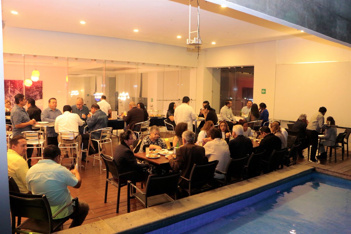 egresadostec's tweet photo. Así brindamos por nuestro Instituto @IT_Chetumal, por nuestra asociación, por nuestros egresados y por el futuro brillante que nos espera. ¡Salud!
#QuintanaRoo #Chetumal #Feliz2025 https://t.co/ZgVAU1bZBO