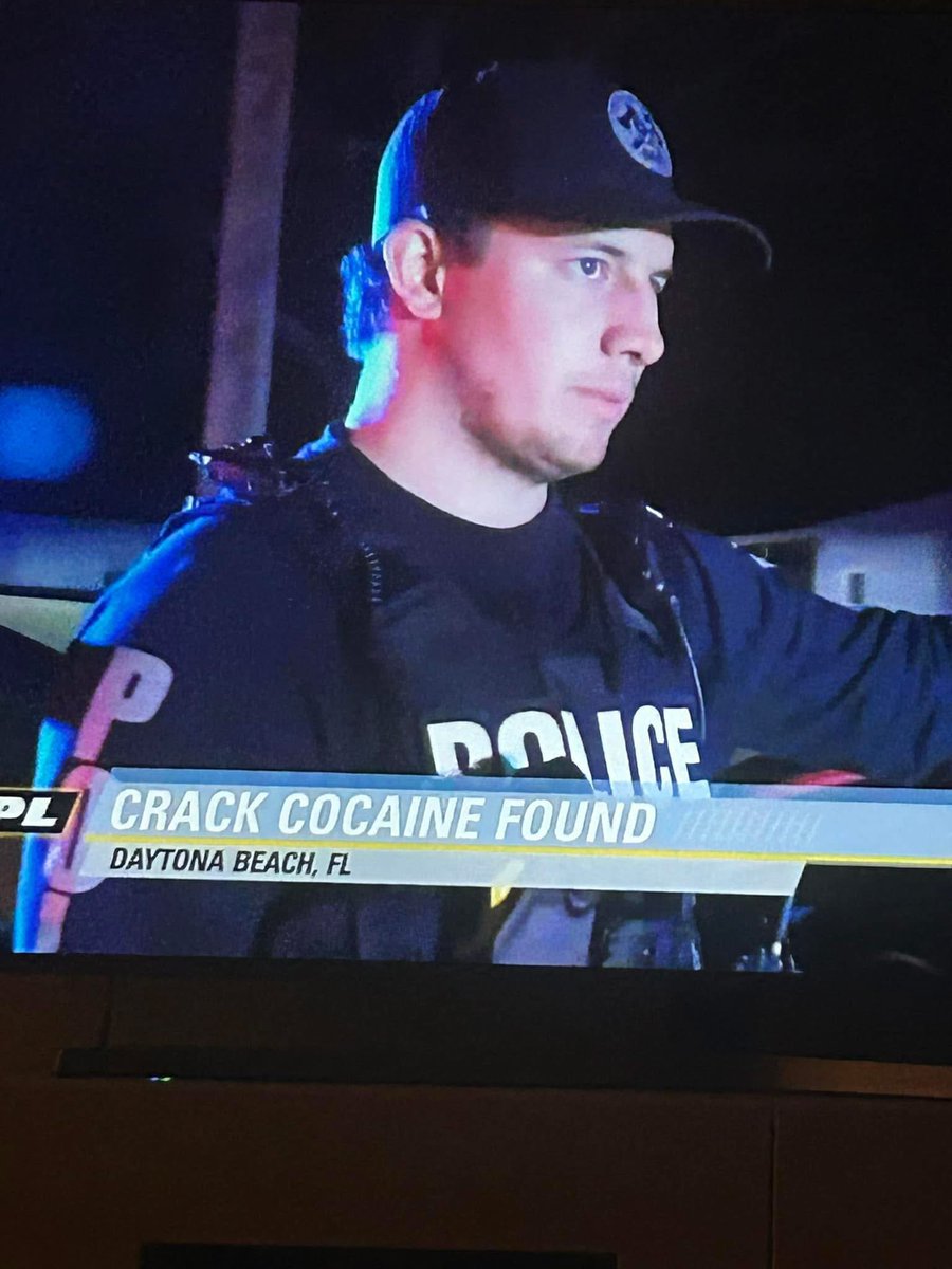 mike_rob7's tweet photo. @PFTCommenter is a cop?! https://t.co/4wVgxo8Ziv