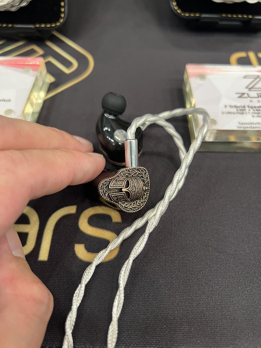 makotodesun's tweet image. 15万前後

これは強いですね(　˙▿˙　)☝

flipears /LEGION

#ポタフェス