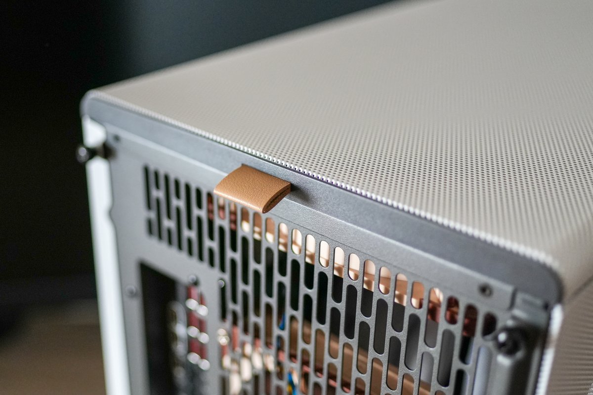 KEF47223925's tweet image. PCケース：Fractal Design North XL (Chalk White)をエモく撮ってみた Part1

簡易水冷：ARCTIC Liquid Freezer III 420 A-RGB
ケースファン：Noctua NF-A14x25 G2 PWM

#FractalDesign #NorthXL