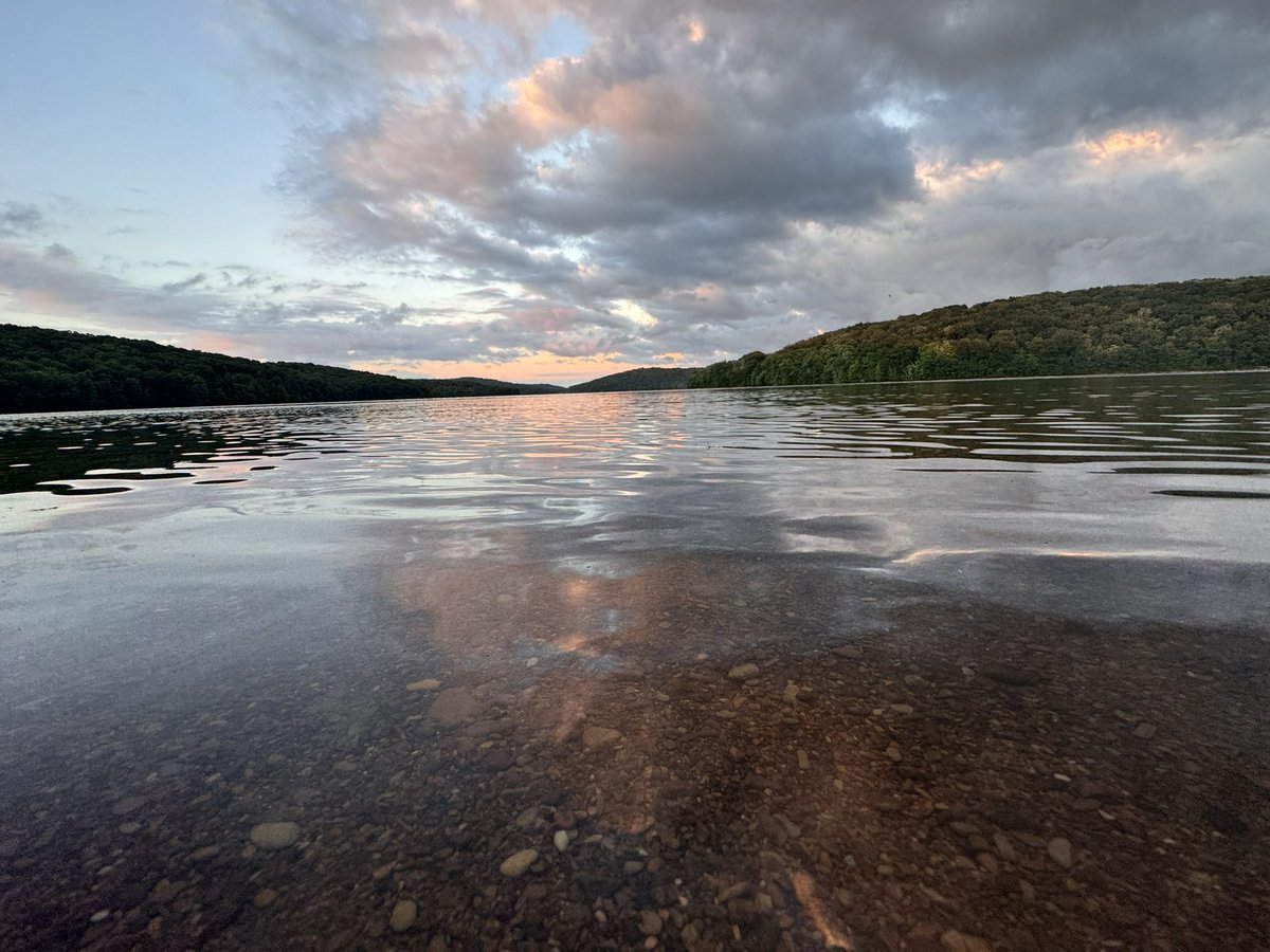 queenxgreen's tweet photo. #water #sunsetxvibes https://t.co/Qz7FiX2QeP