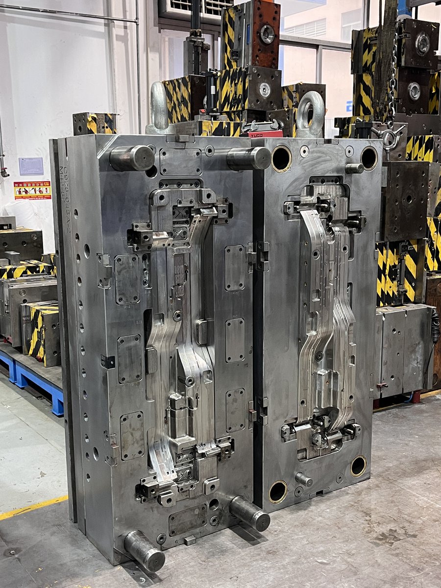 ImmetechLtd's tweet image. Large automotive light guide strip molds🚗👍

#Immetech #MoldDesign #CustomerFirst #HighQuality #PlasticMold #InjectionMolding #Precision #Mold #Mould #Tool #MoldMaking #MedicalDevice #MedicalMold #AutomotiveMold #AutomotiveInterior #Engineering #Industry #MoldManufacturing