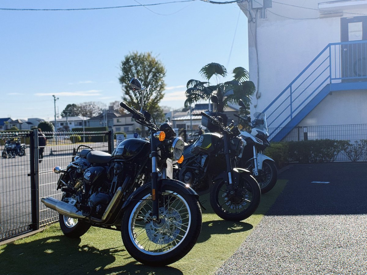 lightning7380's tweet photo. #北豊島園自動車学校 さんでベネリ展示中です〜〜〜🏍️❣️✨✨
#インペリアーレ400 #レオンチーノ250 #TRK251 
#教習所 #普通二輪 #練馬区 https://t.co/6jkVBZ7xTb