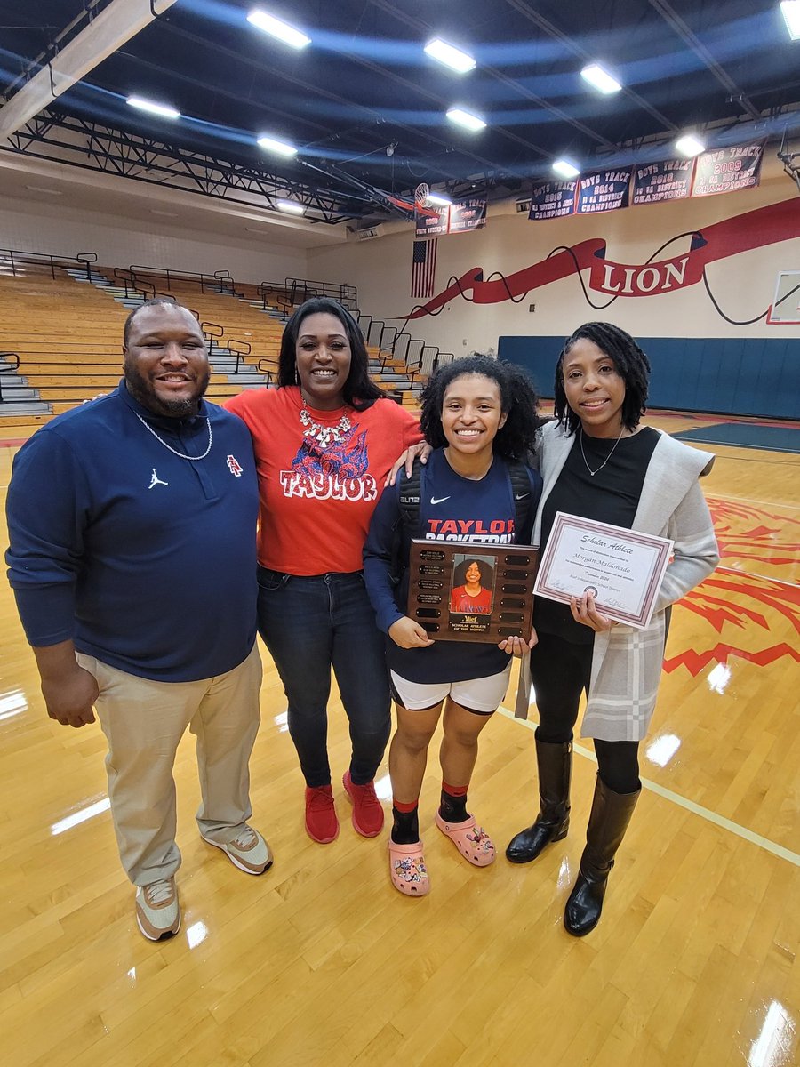 AliefTaylorGBB's tweet image. Congrats to @MorganMaldonad0  for receiving the scholar athlete of the month award!!!