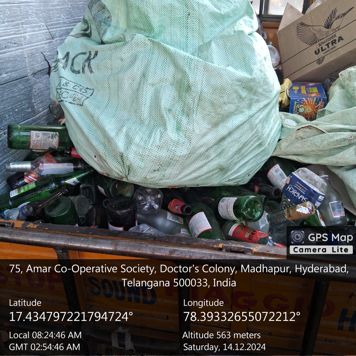 civilenggmgk's tweet photo. #Forabetternow 

Heights of public drinking in our residential colonies !

@cyberabadpolice @TelanganaCMO please see how rag pickers are collecting bottles from hot spots around durgam cheruvu. Policing should be more in the nights.

@bigtvtelugu @vinay_vangala @CommissionrGHMC https://t.co/W1wTm4q2lI