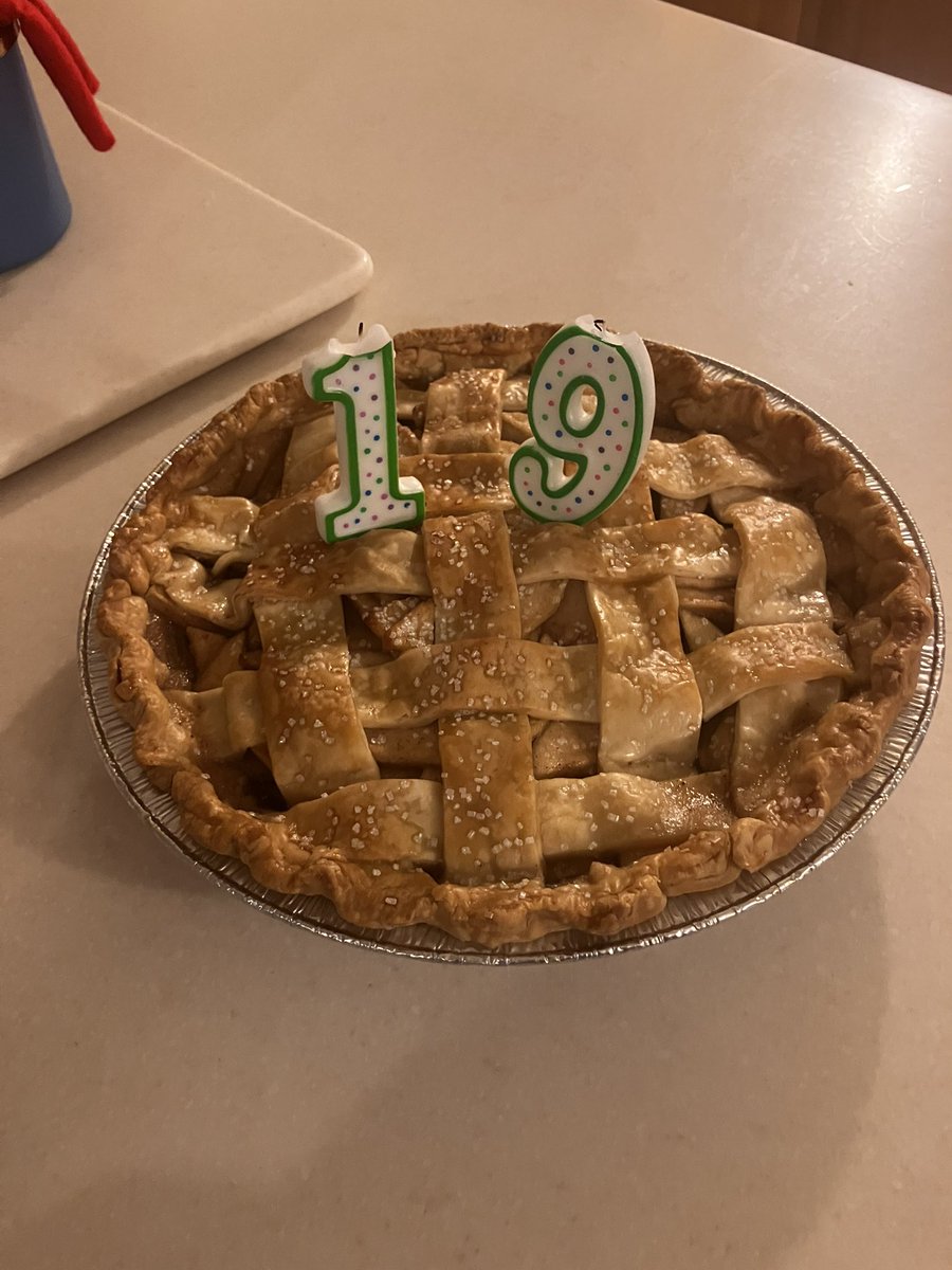kieemask's tweet photo. @kdwigg made me a pie for my birthday yesterday. https://t.co/tk8H7hdMuK