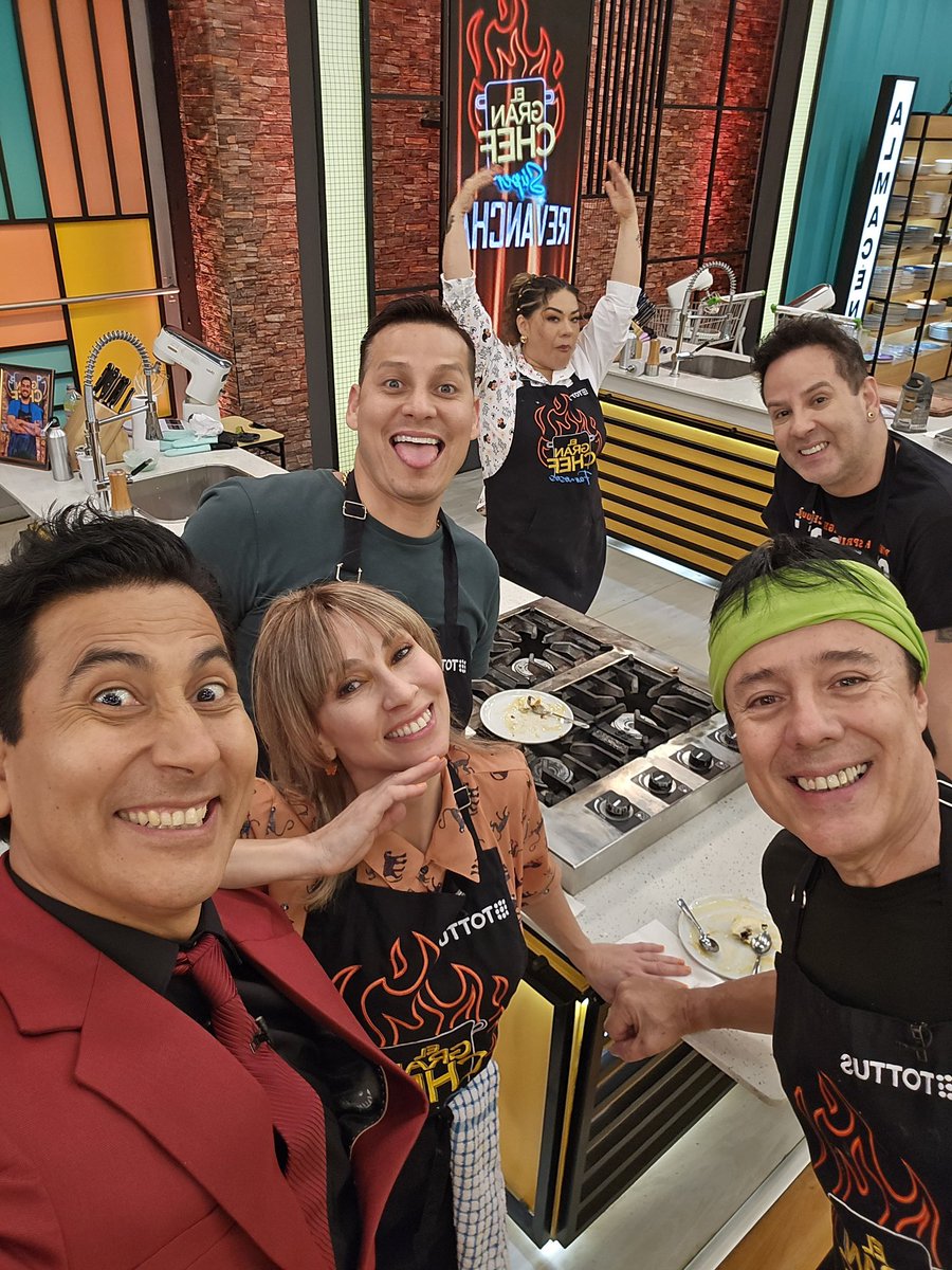 ArmandoMachucaC's tweet photo. LA ALEGRÍA DE LOS MEMES!
Siempre es bueno volver a verlos!
#elgrancheffamosos #entretenimiento #armandomachuca https://t.co/BUvI4MIqhN