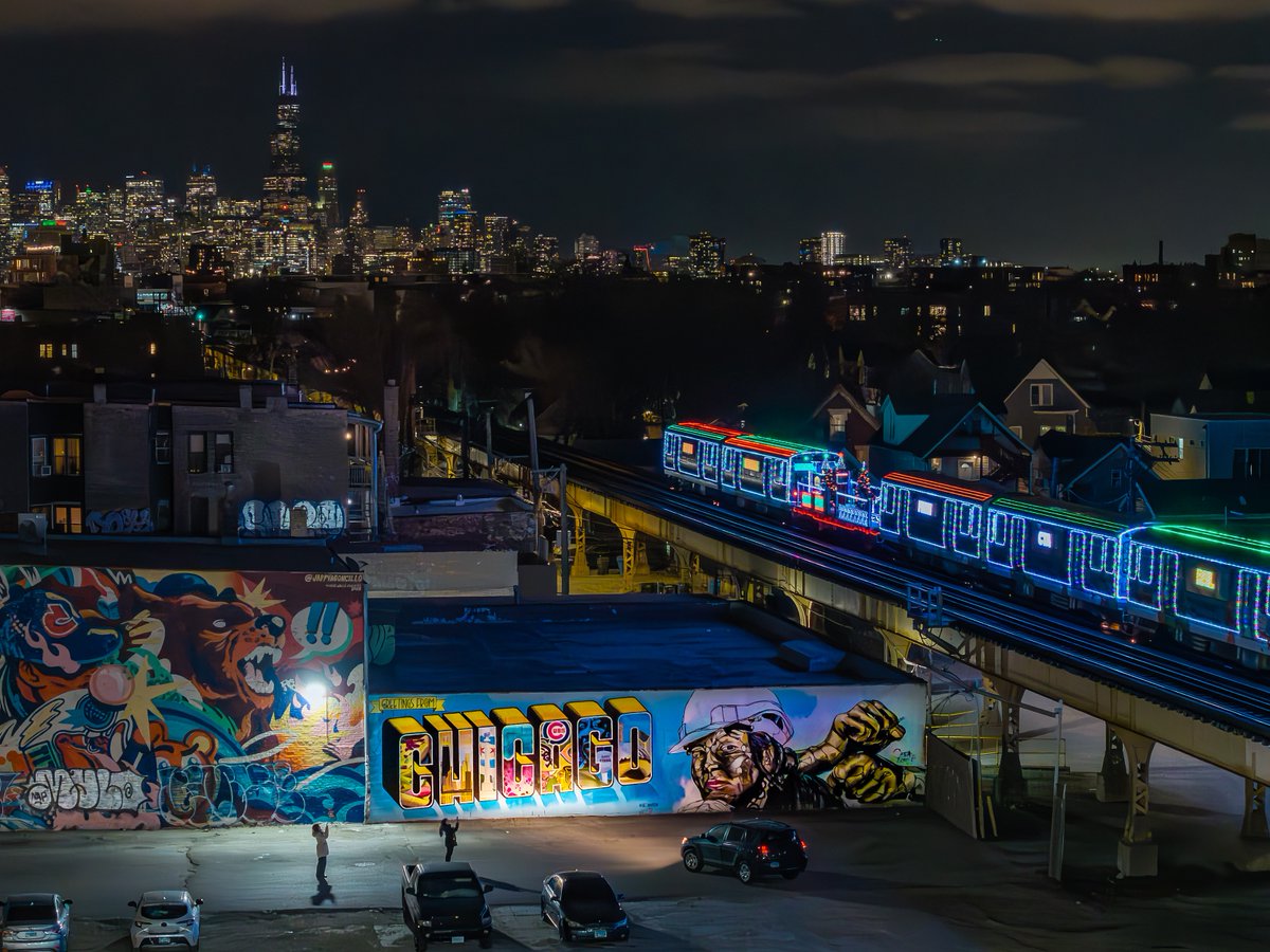 Holiday Train and awesome Mural? Yes please. #Chicago