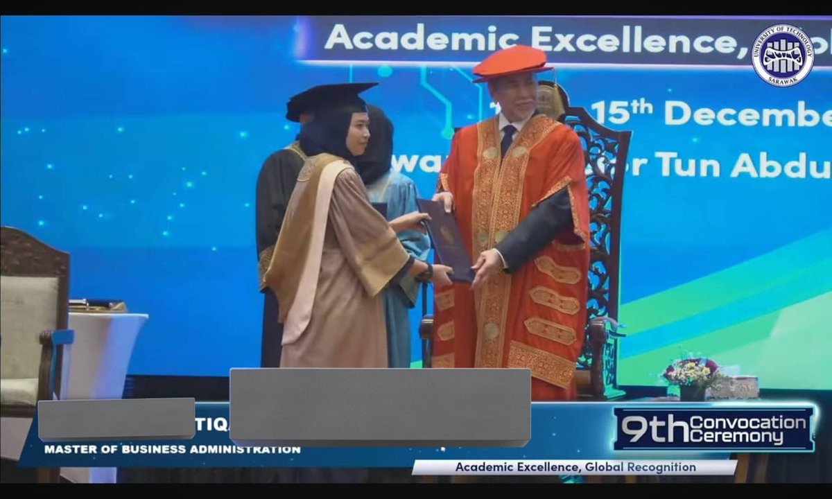 Reason for being busy lately. Alhamdulillah no more gloomy gloomy doing assignments and research reports hehe. Proud of you, girl 💛🎓