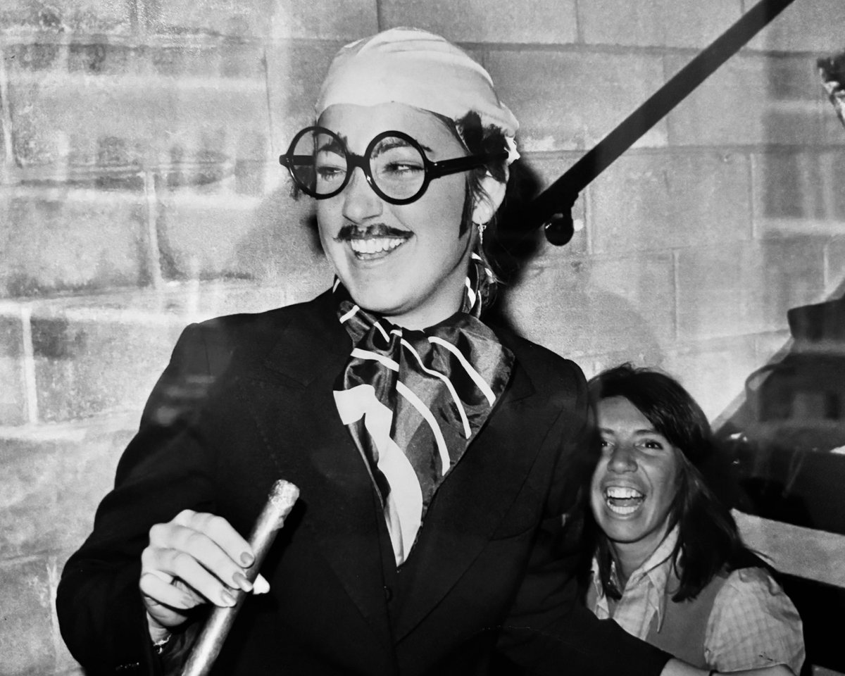 RickMapes3's tweet photo. @ChrissieEvert @BillieJeanKing Remember this? Days gone by. https://t.co/Wb4fPaLFcf
