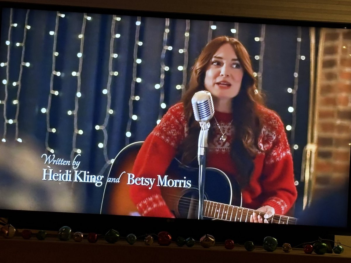 Had to record to watch tonight but mad props to <a href="/TheLeftDoor/">The Left Door</a> scribe Betsy Morris for another Christmas gem! Find it on <a href="/hallmarkmystery/">Hallmark Mystery</a> !! 🙌