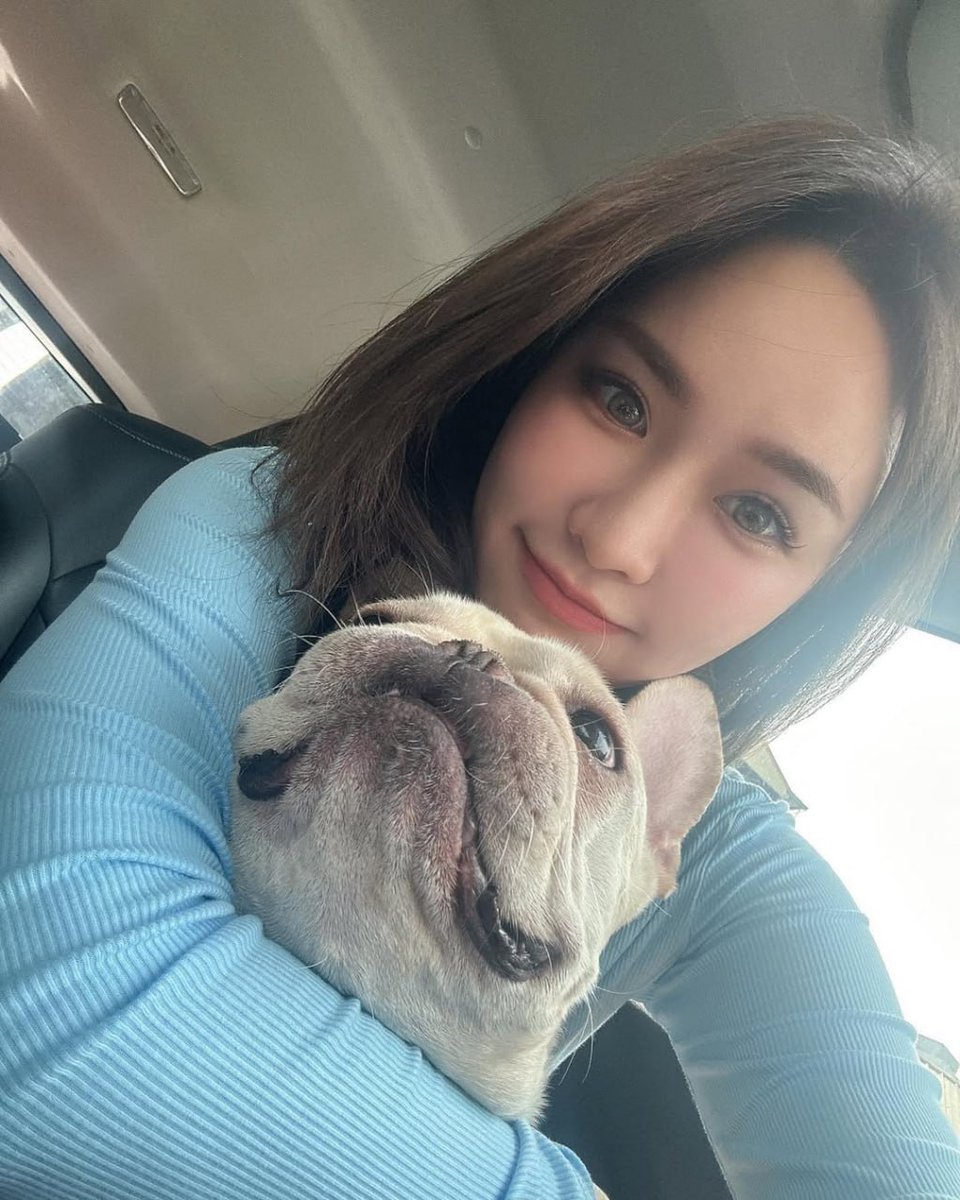 hera_olivia1's tweet image. Taking a ride with my little one on this beautiful day 🐶🚗 #dogdaily #happyhours