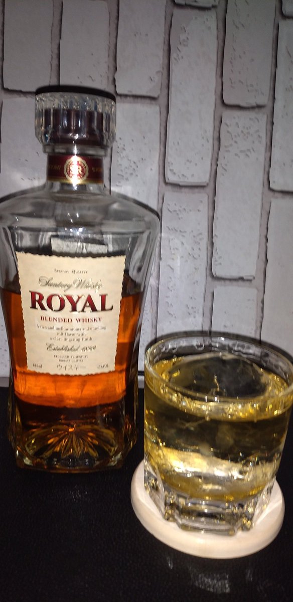 9639ryo's tweet photo. 続・土曜のウヰスキー
久しぶりの #ROYAL は、ロックでまったり、ウヰスキー飲みはじめた頃は高級だったんだよね😅サントリー行ったら、ニッカに #FRONTIER もロックで、〆は煙たさ繋がりで、#ARDMORELEGACY 暖房の効いて中でのロックは良いよね👍 https://t.co/OU32I3UypO