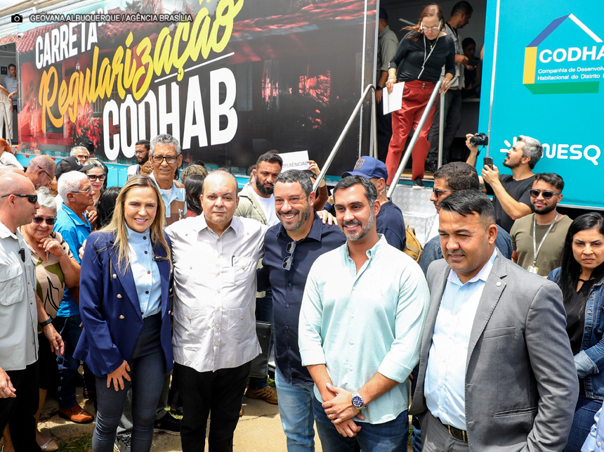 PDNewsBR's tweet image. GDF lança carreta da regularização e entrega 500 escrituras a moradores

politicadistrital.com.br/gdf-lanca-carr…

#CARRETADAREGULARIZAçãO #CODHAB #ESCRITURAS