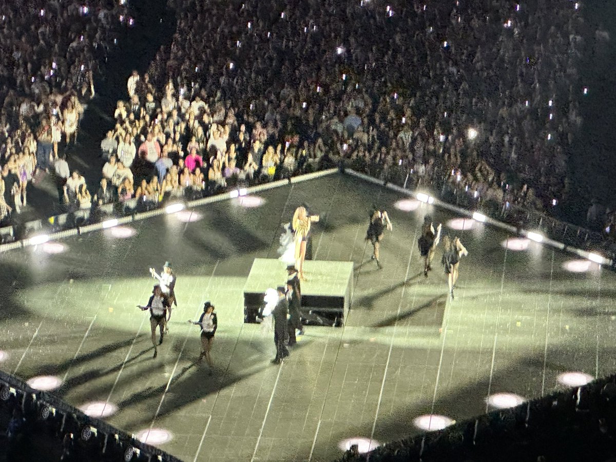 kimemmet's tweet image. #HappyBirthdayTaylor and thank you for one of the best weekends ever in NOLA❤️ @taylornation13 @taylorswift13