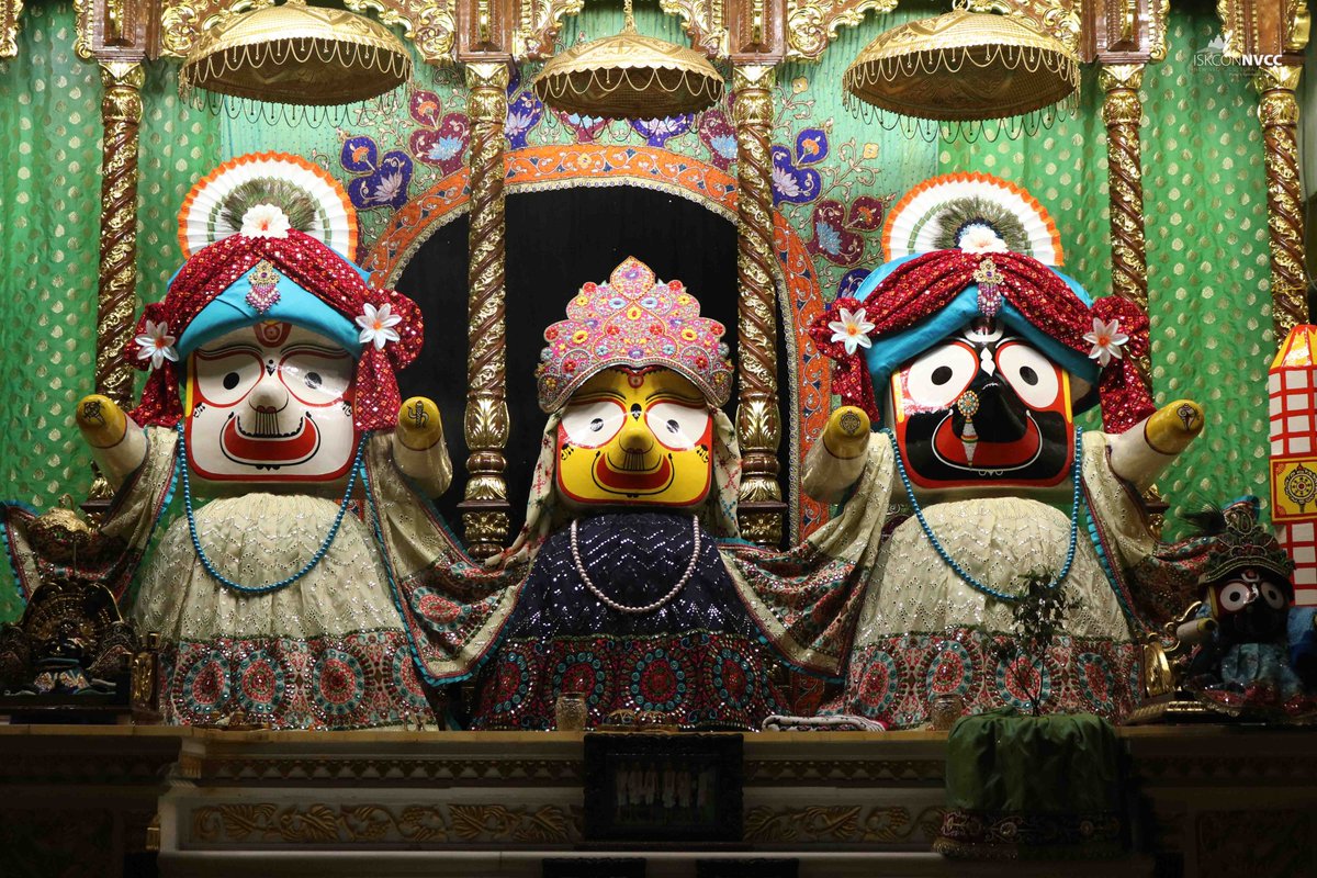 ISKCONPune's tweet photo. 🌷Mangal Arati Darshan🌷🗓14/12/2024🙏🚩@ISKCONNVCCPune🚩
.
.
#ISKCONNVCC #ISKCONPune #ISKCONNVCCPune #ISKCON #14thdecember #14thdecember2024 #Saturday #Harinaamsankirtan #Radheshyamdas #Radheradhe #Sankirtan #Kirtan #Vrindavan #Mayapur #Prabhupada #GVE #GovardhanEcoVillage https://t.co/JaUNUyZrg0