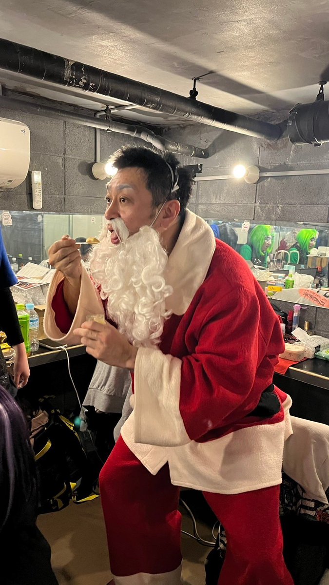 toshirohman's tweet photo. サンタロス
ケンタウロス

ドラクエ3でも埋まらないサンタロス
毎日、本番の動画観て
ここは、ああだった
もっとこうすればよかった
稽古のときは意識できてたのに
とか、ね、ふぅ

よし
今日からワークショップだ❗️
がんばるべ

#可燃サンタ https://t.co/yhbXvtngTT