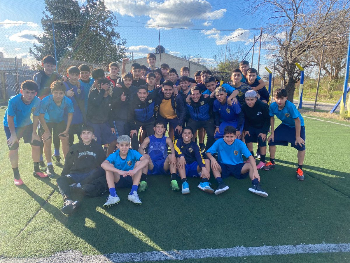 pechocigno's tweet photo. Fin del 2024
Siempre van a estar en mi corazón sigan soñando q este es el camino humildad,sacrificio y gracias × todo el año compartido y vivido q fue maravilloso
Con @luchocigno orgullosos d ustedes
Atlanta 9na Div 2024 💛 💙 💛
@Atlantainferio1
#formandopersonas
#noessolofutbol https://t.co/V8PTXGgEGz