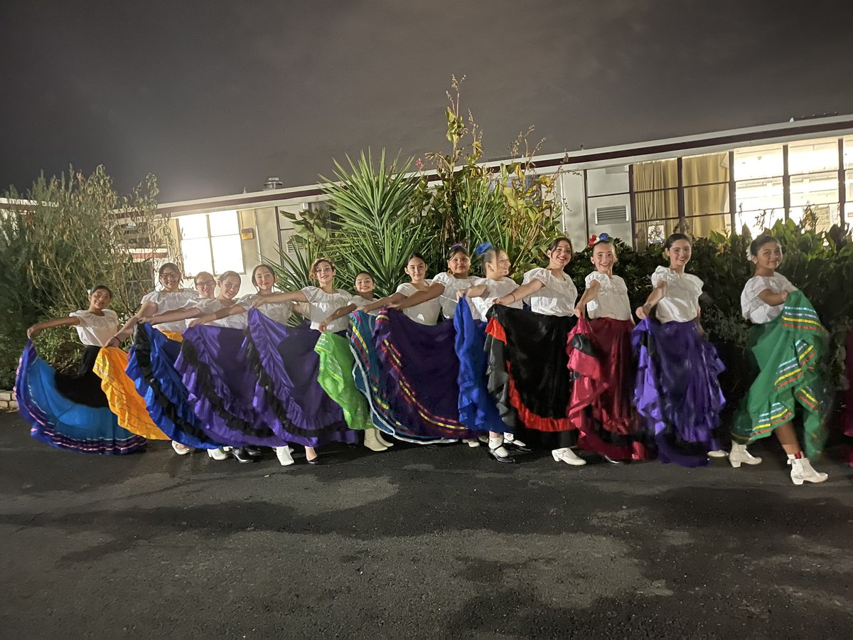 CucaitaMila's tweet photo. New memories! New generation for Ballet Folklorico Holbrook Dancers. Thank you awesome middle students for make it possible. I’m so proud of all of yours. Happy Holidays. https://t.co/ae0deFN3lN