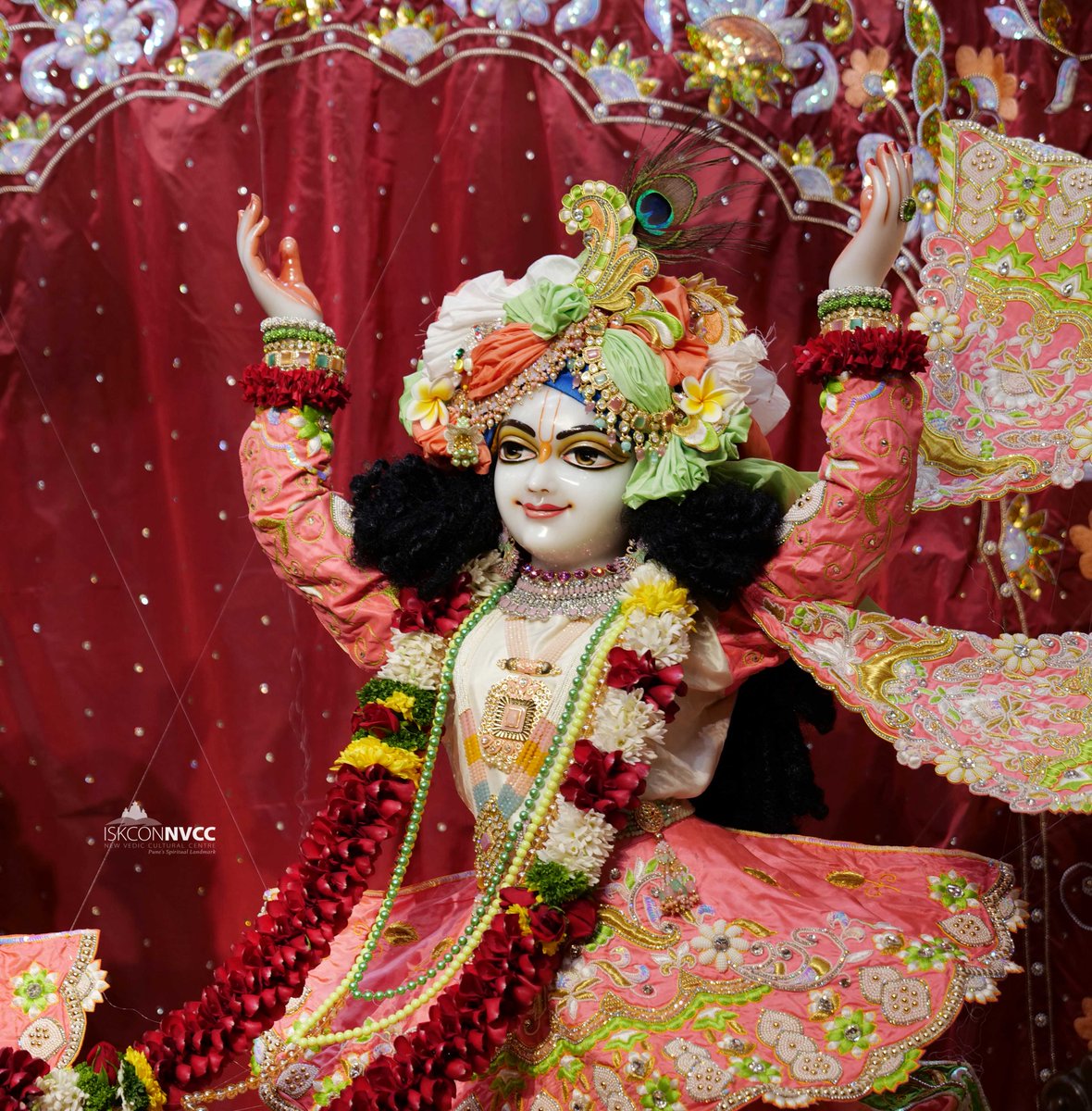 ISKCONPune's tweet photo. 🙏🏽Today's Darshan 📿 🗓14-12-2024🙏
🌷Sri Sri Gaur Nitai🌷
🚩@ISKCONNVCCPune🚩
.
.
#ISKCONNVCC #ISKCONPune #ISKCONNVCCPune #ISKCON
#14thdecember #14thdecember2024 #Saturday
#Harinaamsankirtan #Radheshyamdas #Radheradhe
#Sankirtan #Kirtan #Vrindavan #Mayapur #Prabhupada
#GVE https://t.co/MS8Z0FrLiW