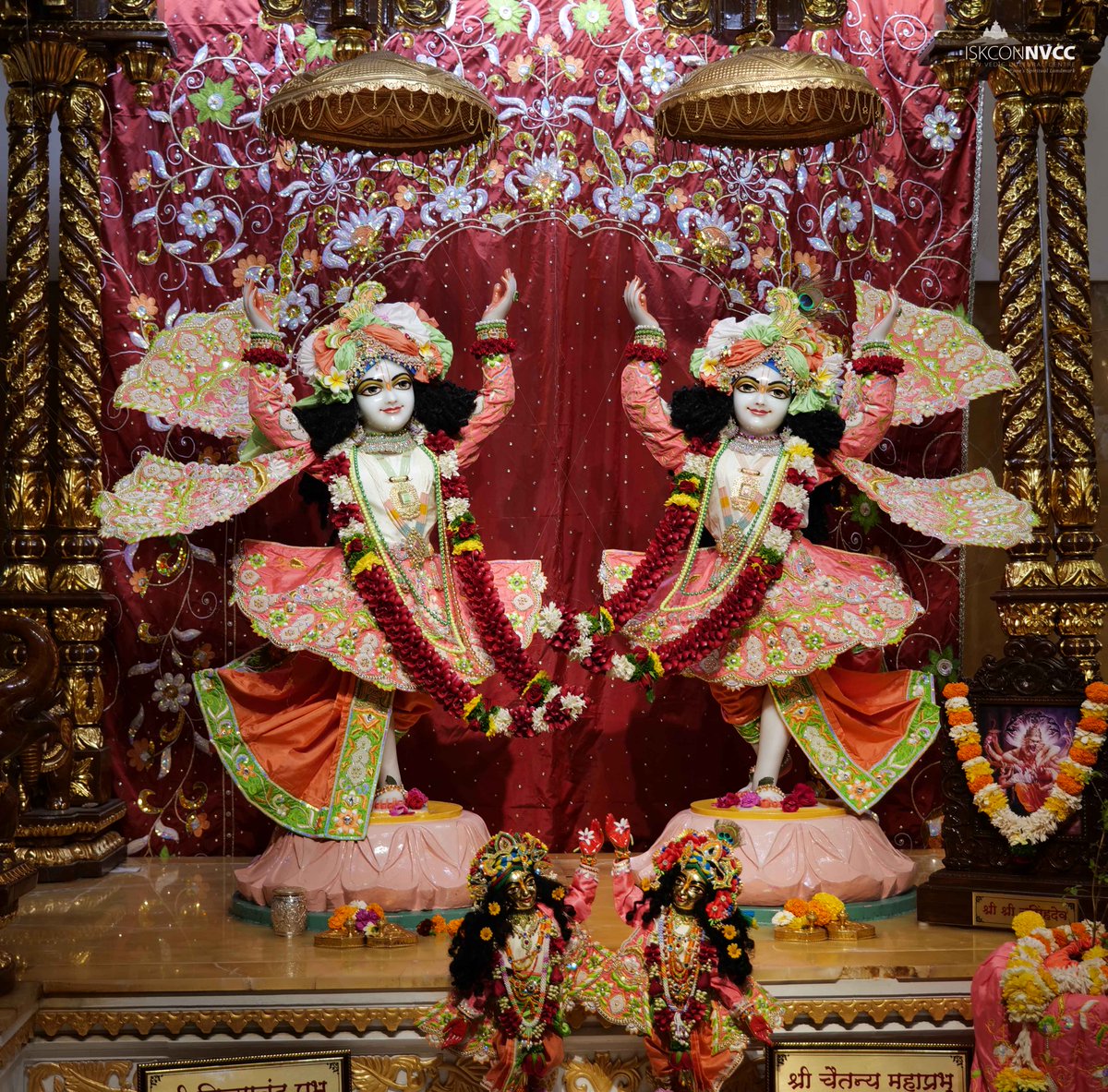 ISKCONPune's tweet photo. 🙏🏽Today's Darshan 📿 🗓14-12-2024🙏
🌷Sri Sri Gaur Nitai🌷
🚩@ISKCONNVCCPune🚩
.
.
#ISKCONNVCC #ISKCONPune #ISKCONNVCCPune #ISKCON
#14thdecember #14thdecember2024 #Saturday
#Harinaamsankirtan #Radheshyamdas #Radheradhe
#Sankirtan #Kirtan #Vrindavan #Mayapur #Prabhupada
#GVE https://t.co/MS8Z0FrLiW