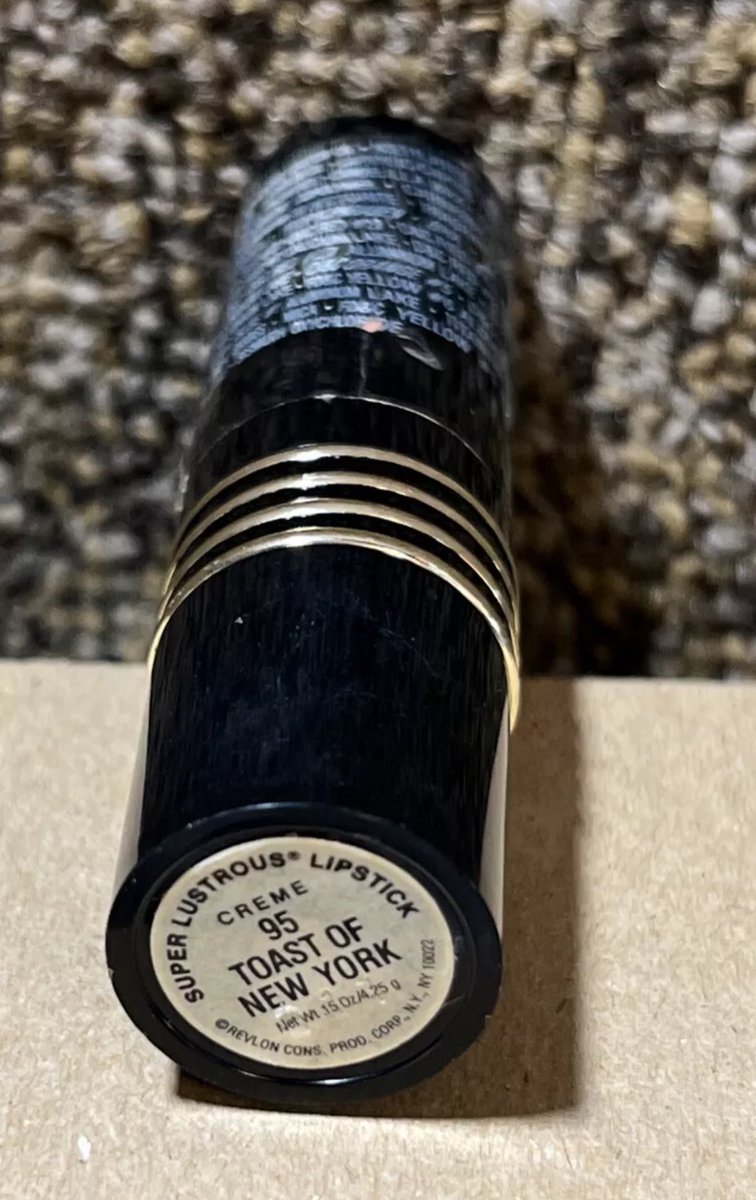 yamillicious's tweet photo. Hola @revlon @REVLONMexico 

Please bring back the original Toast of New York !  That  new orangish it’s not pretty ! Thanks ! Me urge que regresen el tono original de toast of New York ,  ese naranjoso que sacaron ahora no está lindo , gracias ! https://t.co/cbD5OwELPh