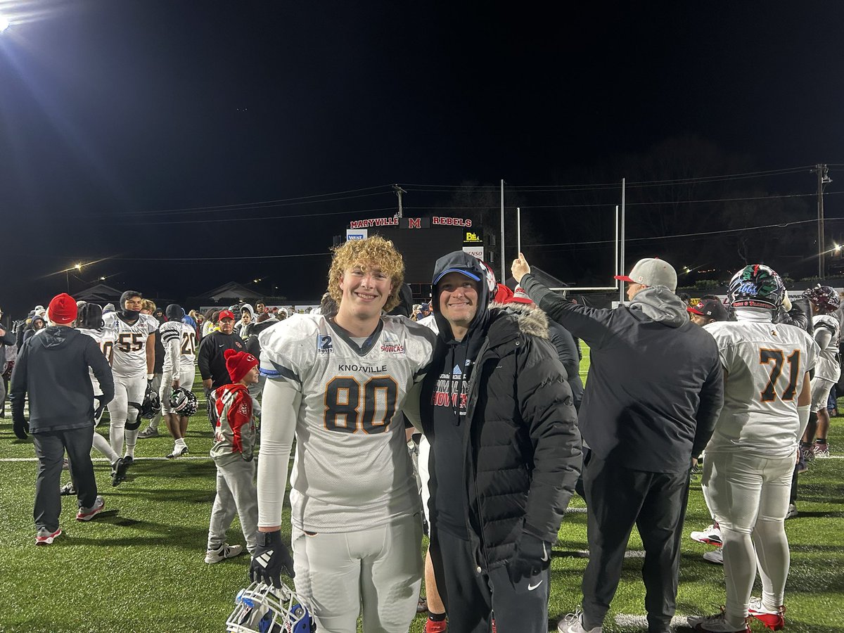 BeeBo_Warren's tweet photo. Had a great time being a part of @BKittle_80 last high school game tonight! https://t.co/gjcVBDfx9X