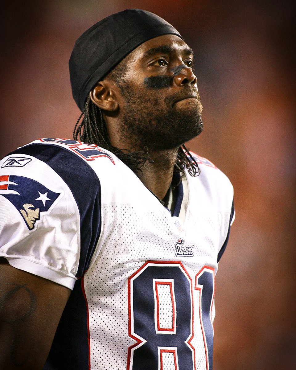 Patriots's tweet photo. We have celebrated so many tremendous catches by Randy Moss during his Hall of Fame career, but none more important than his most recent catch.

@RandyMoss doesn’t lose one-on-one matchups.

Cancer is about to get Mossed and Patriots fans everywhere will continue to celebrate! 🙏❤️