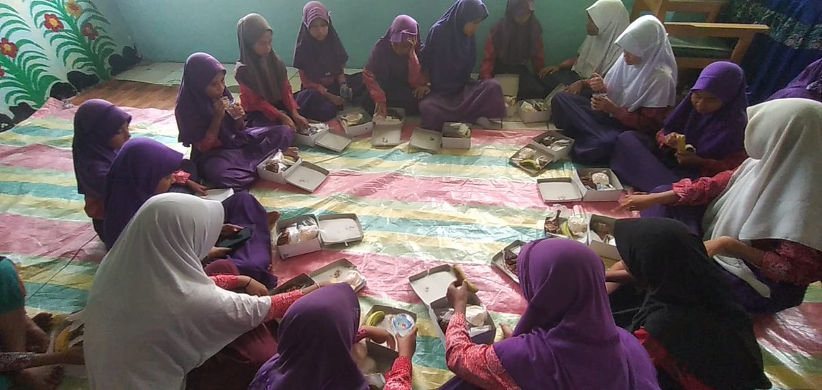 ZaniTarzan's tweet photo. Kamis(12-12-24)tarzan zani luhkan kota bengkulu,kegiatan makan bergizi gratis,menu ikan ut generasi emas 2045,dalm rangka KARKANAS ke 11 thn 2024,di SDN 57.kelurahan pasar bengkulu,kota bengkulu
#GiatLuhkanSatminkalBRPPUPP
#luhlapor 
@bppsdm_kp 
@bppsdm_brppupp https://t.co/YST82ChibZ