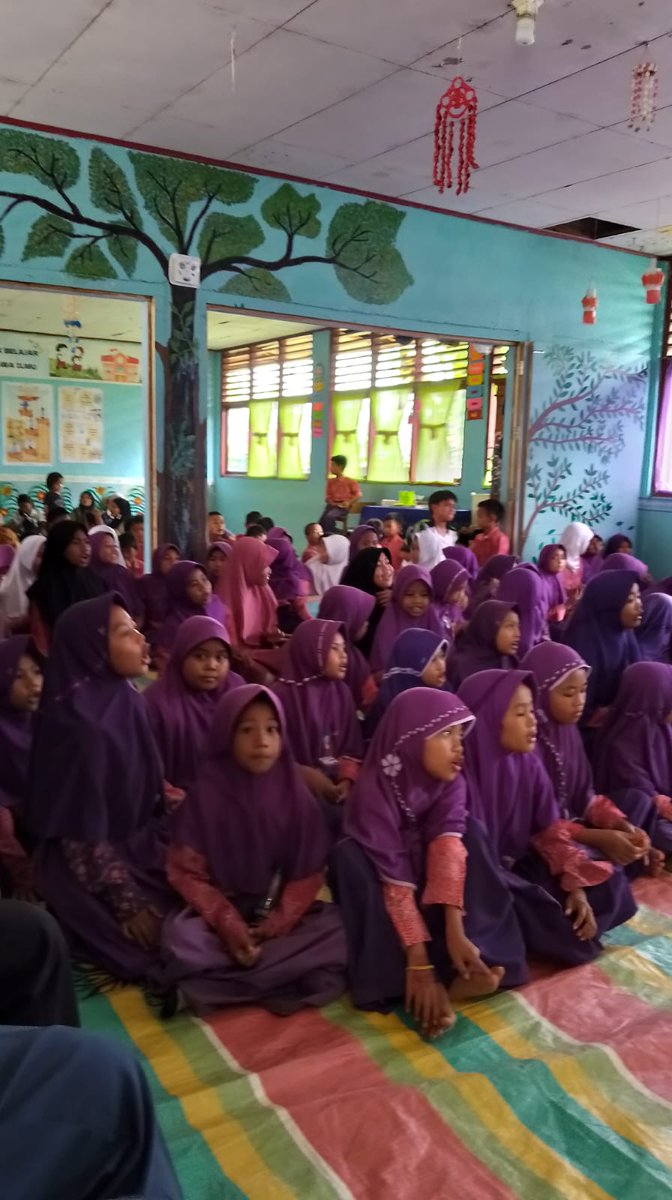 ZaniTarzan's tweet photo. Kamis(12-12-24)tarzan zani luhkan kota bengkulu,kegiatan makan bergizi gratis,menu ikan ut generasi emas 2045,dalm rangka KARKANAS ke 11 thn 2024,di SDN 57.kelurahan pasar bengkulu,kota bengkulu
#GiatLuhkanSatminkalBRPPUPP
#luhlapor 
@bppsdm_kp 
@bppsdm_brppupp https://t.co/YST82ChibZ