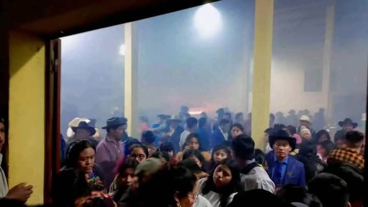 StarNewsNoti's tweet photo. #URGENTE: Cuerpos de socorro reportan varios heridos al explotar una bomba de trueno (feria) en el  interior de la iglesia católica en la  comunidad Oxlajuj. Santa Lucia la reforma Totonicapan. https://t.co/Q7gEzJTmLm