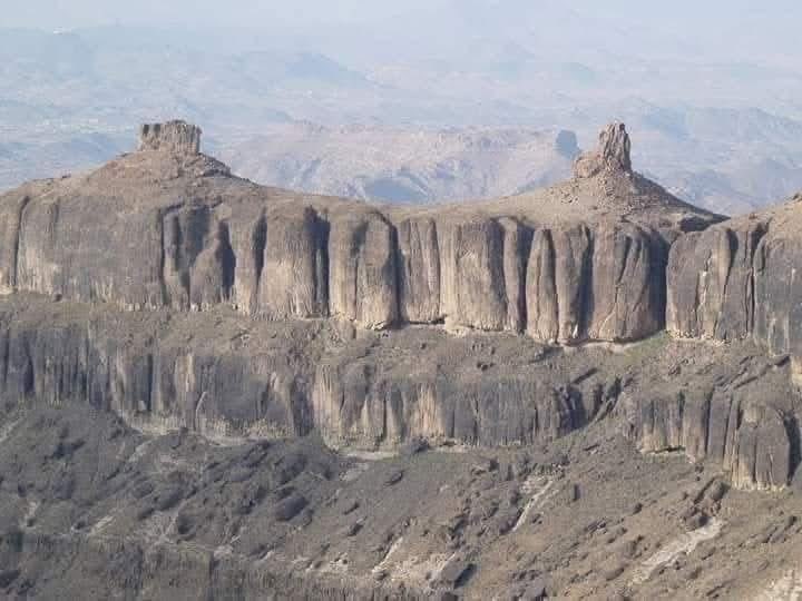 ليست صورة جبل من جبال افلام الخيال العلمي  
{ جبل كنن } محافظة صنعاء اليمن 🇾🇪 AL Yemen 🇾🇪