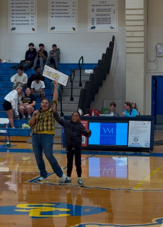 ClemensASBC's tweet photo. Congratulations to our Halftime Giveaway winners tonight!! One winner sang Jingle Bells and received nachos and a drink; and the other had to show a souvenir keychain and received a hot dog and drink!! #buffHoops #clemensasbc #winner https://t.co/ZbYJTWV1Xo