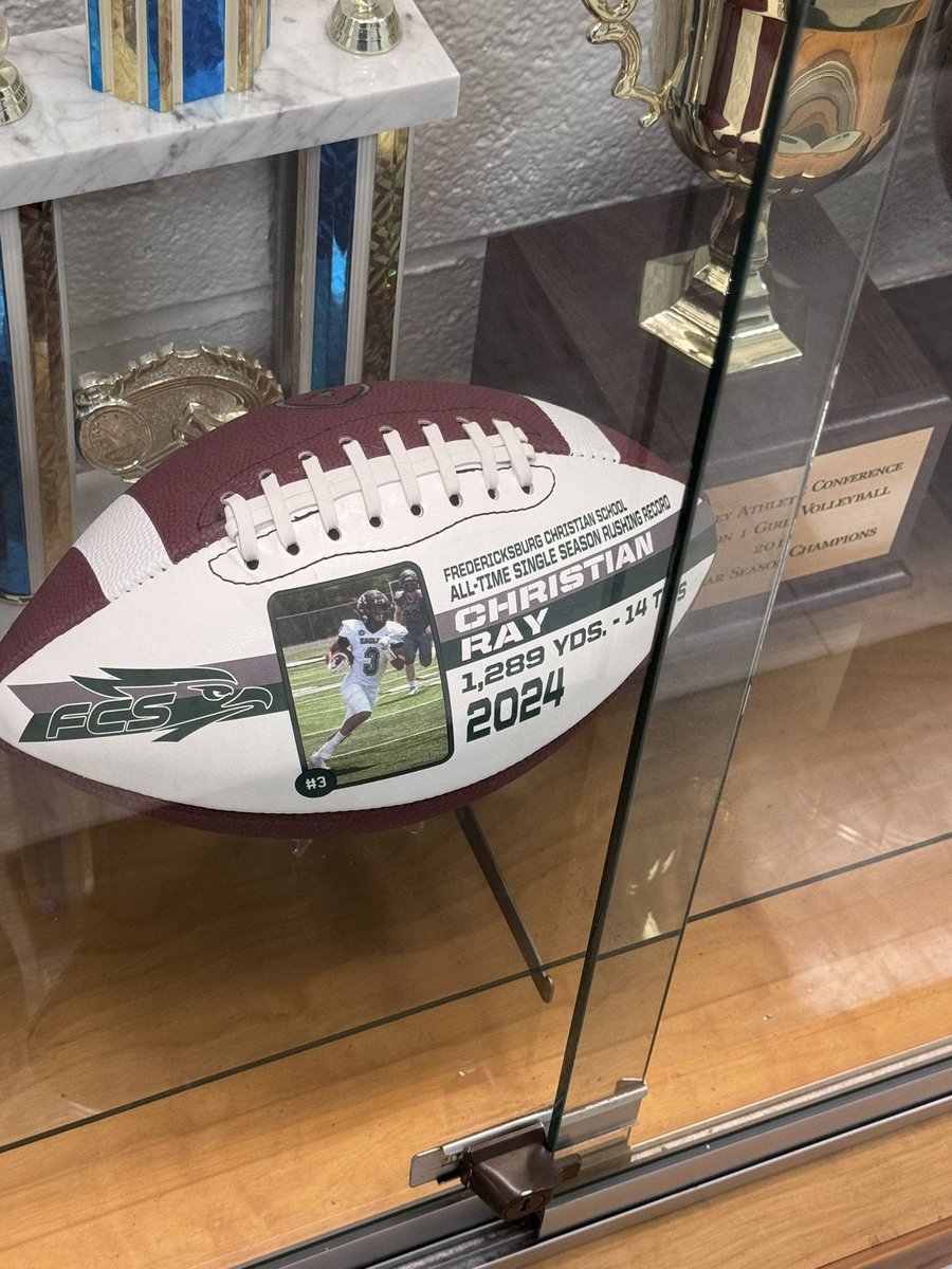 ChristianRay06's tweet image. Blessed to break the single season rushing school record with 1,289 Rushing Yards and to be named offensive player of the year‼️‼️